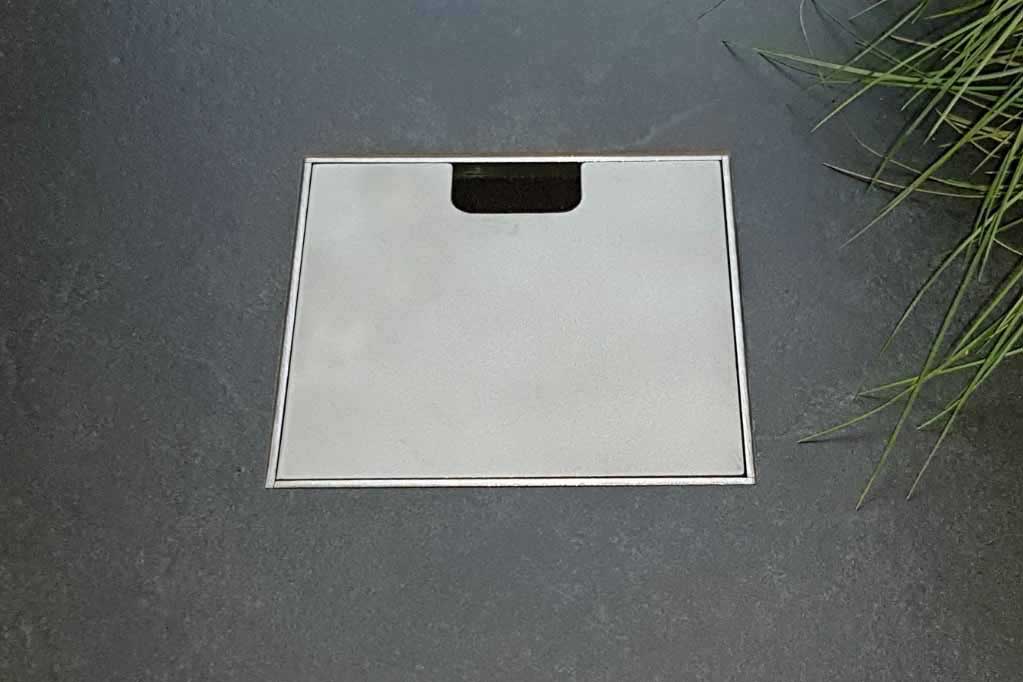 Interchangeable bottom socket lid with and without CABLE outlet