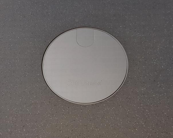 Stainless floor socket with robust hinged lid