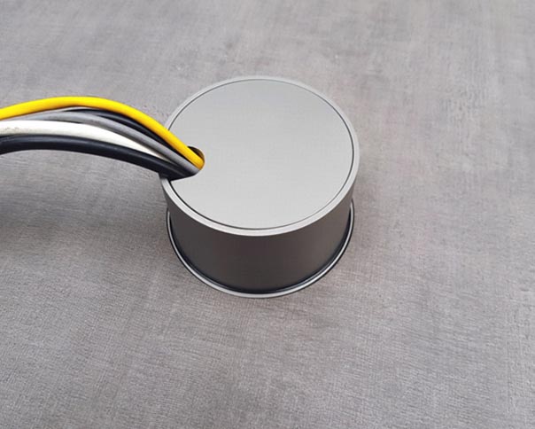 Floor socket with dome and cover with cable outlet