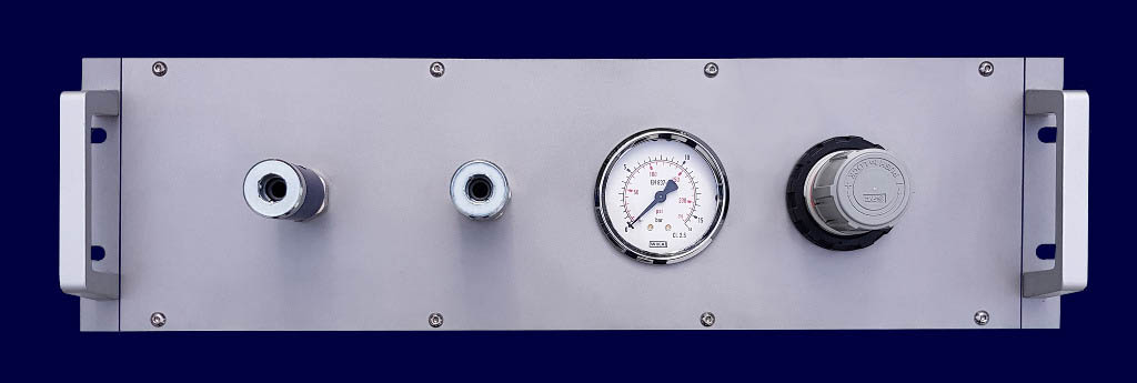 19 inch compressed air rack with regulator, pressure indicator and safety air couplings