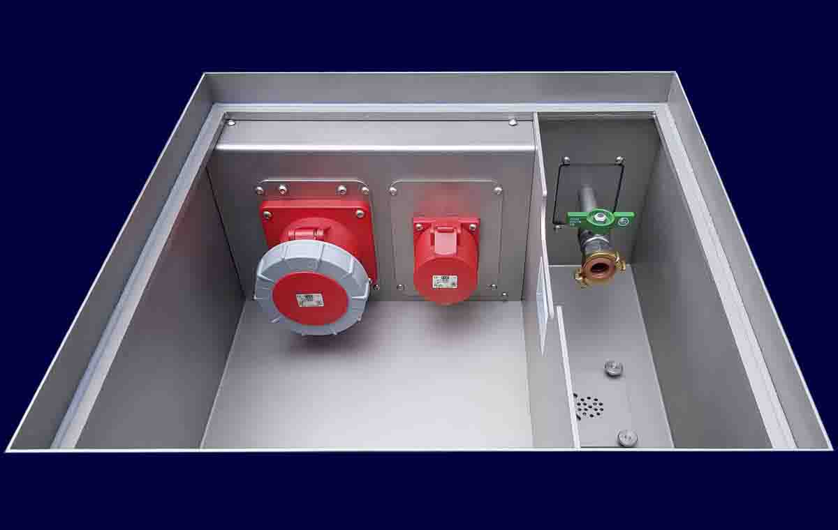 floor tank type VERSMOLD for sockets up to CEE 63A and tap water and waste water connection