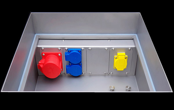 Floor Tank type UCHTE, up to 4x CEE 32 amps, execution for paved cover