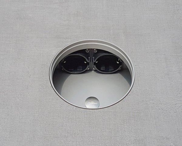 Vloercontactdoos voor 2-4 x wsd of data en voor verwisselbare afdekkingen